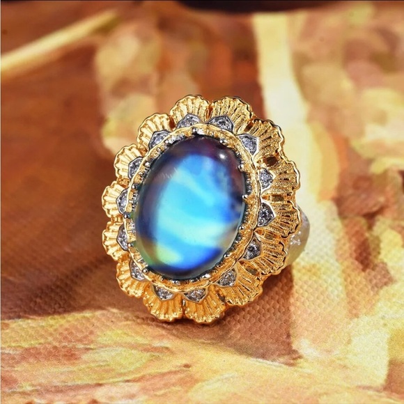 NWOT Gorgeous large cocktail ring with blue stone adjustable size - Picture 3 of 15